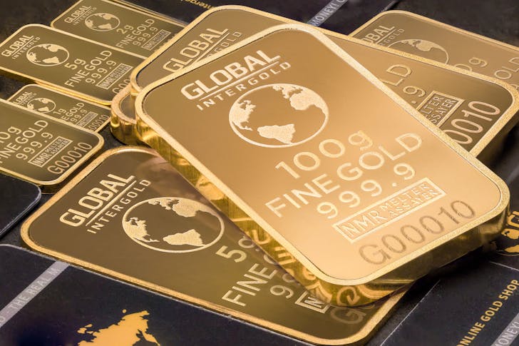 When interest rates go down, does gold go up? 