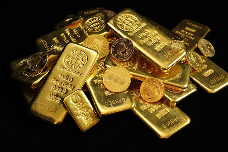 When interest rates go down, does gold go up?